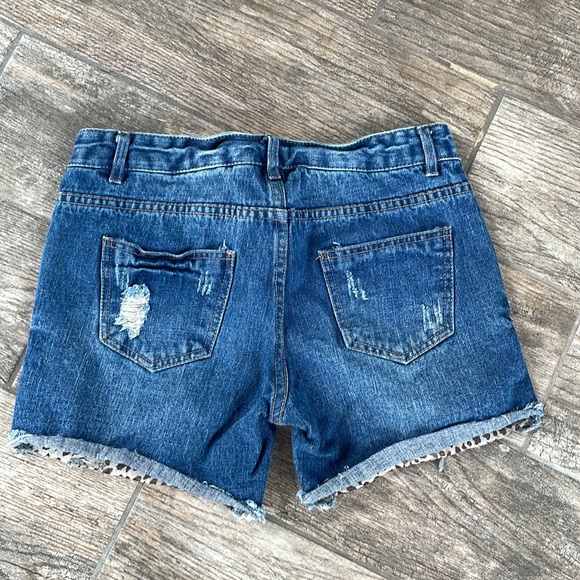 Women’s Jean shorts - Picture 3 of 5